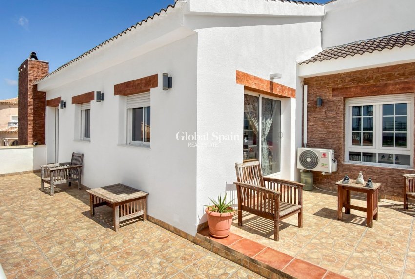 Wederverkoop - VILLA -
CIUDAD QUESADA