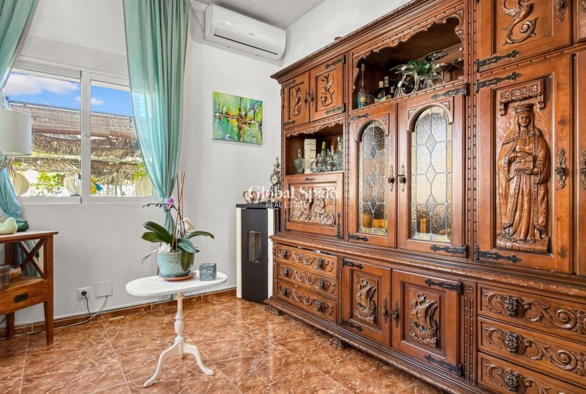 Wederverkoop - VILLA -
CIUDAD QUESADA