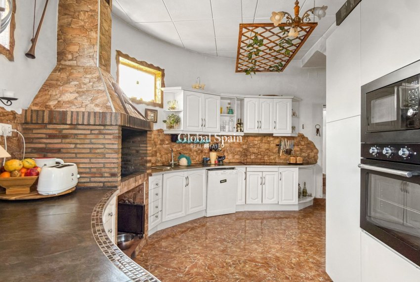 Wederverkoop - VILLA -
CIUDAD QUESADA
