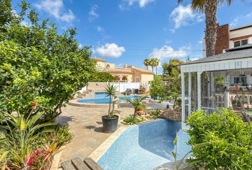 Wederverkoop - VILLA -
CIUDAD QUESADA