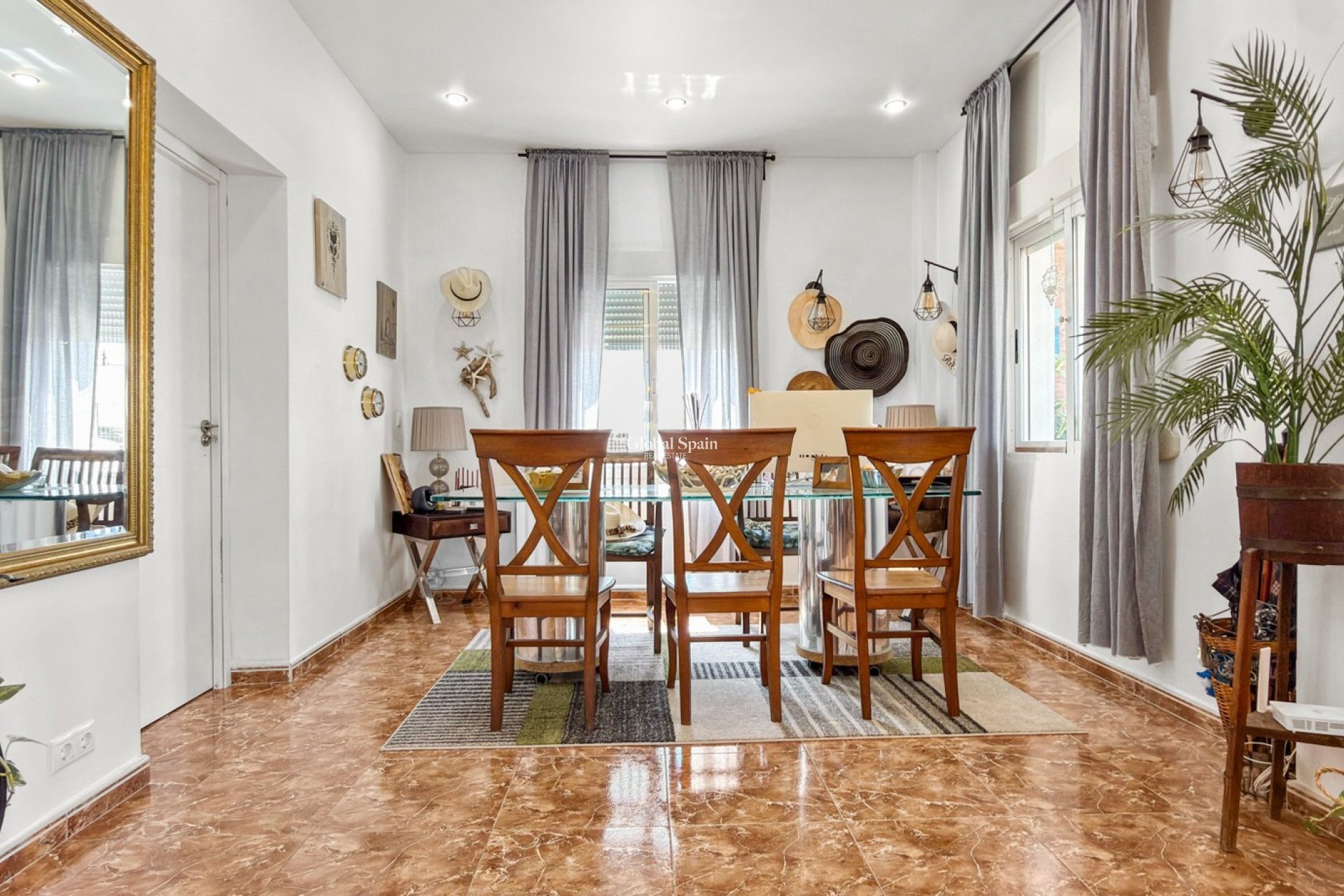 Wederverkoop - VILLA -
CIUDAD QUESADA