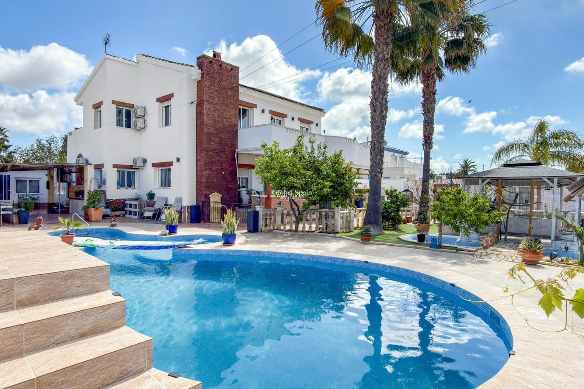 Wederverkoop - VILLA -
CIUDAD QUESADA