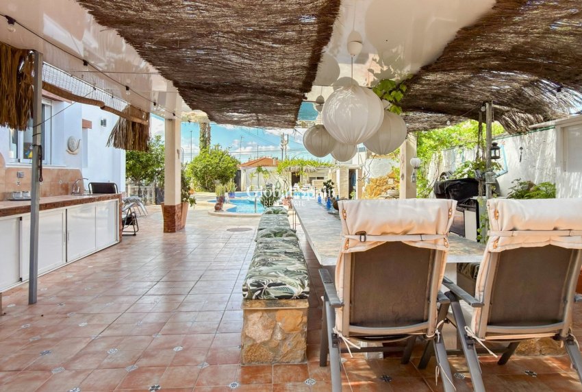 Wederverkoop - VILLA -
CIUDAD QUESADA