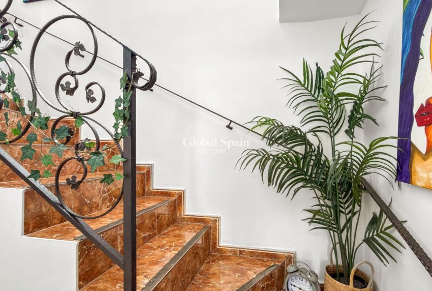 Wederverkoop - VILLA -
CIUDAD QUESADA