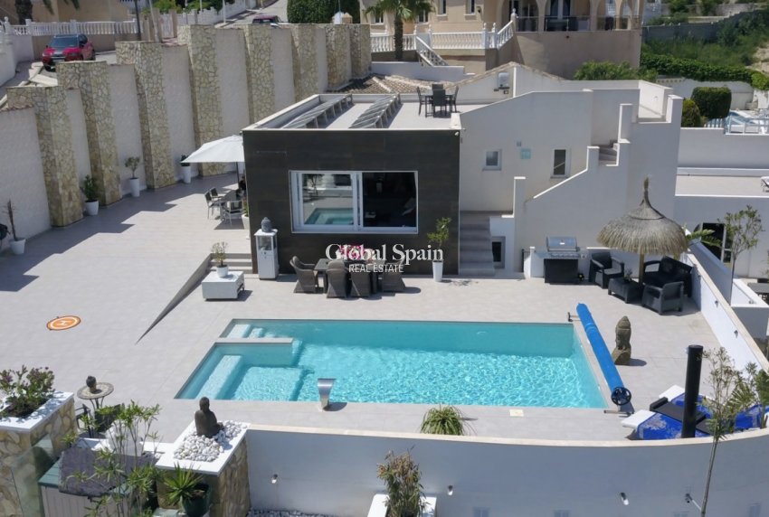 Wederverkoop - VILLA -
CIUDAD QUESADA