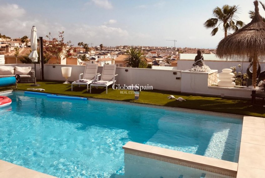 Wederverkoop - VILLA -
CIUDAD QUESADA