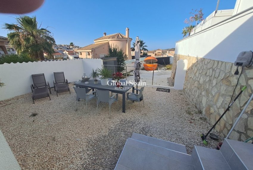 Wederverkoop - VILLA -
CIUDAD QUESADA
