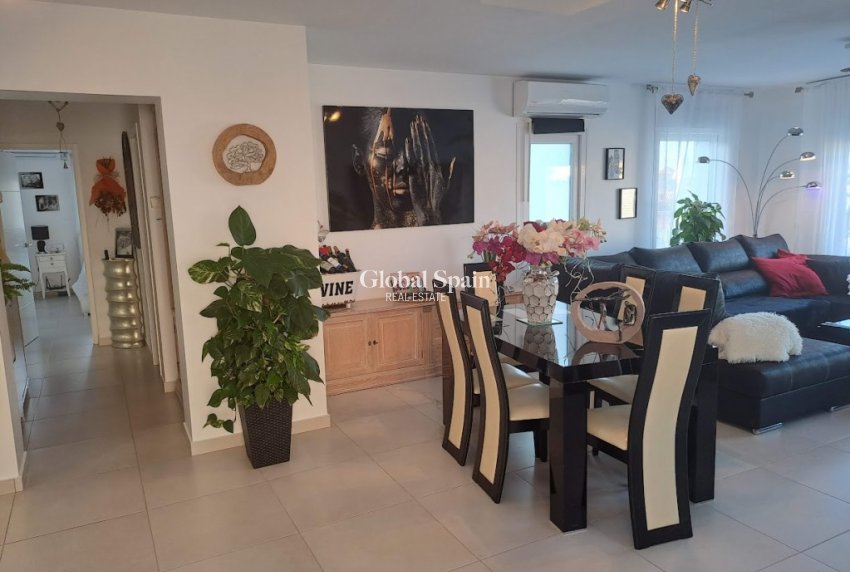 Wederverkoop - VILLA -
CIUDAD QUESADA