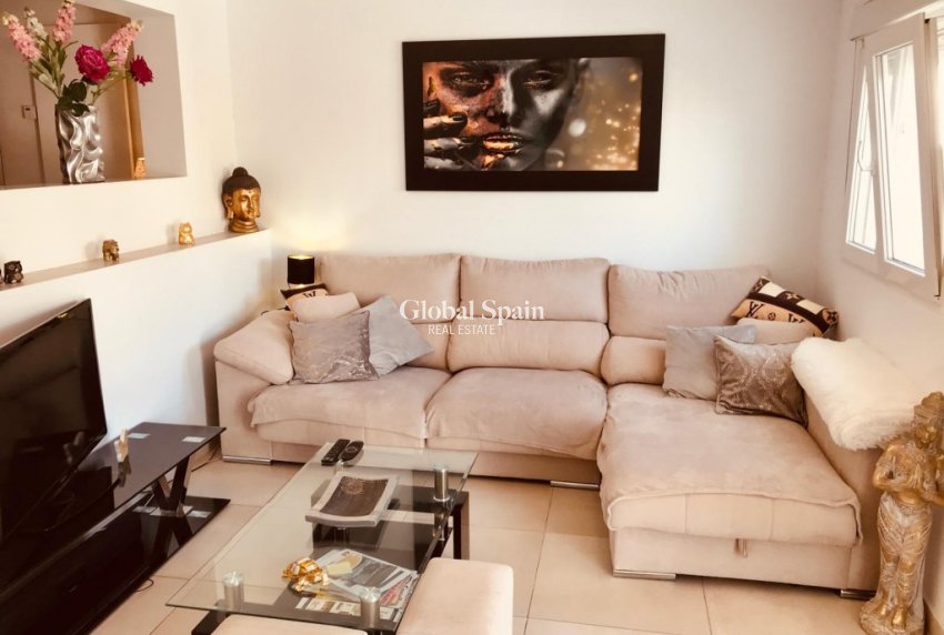 Wederverkoop - VILLA -
CIUDAD QUESADA