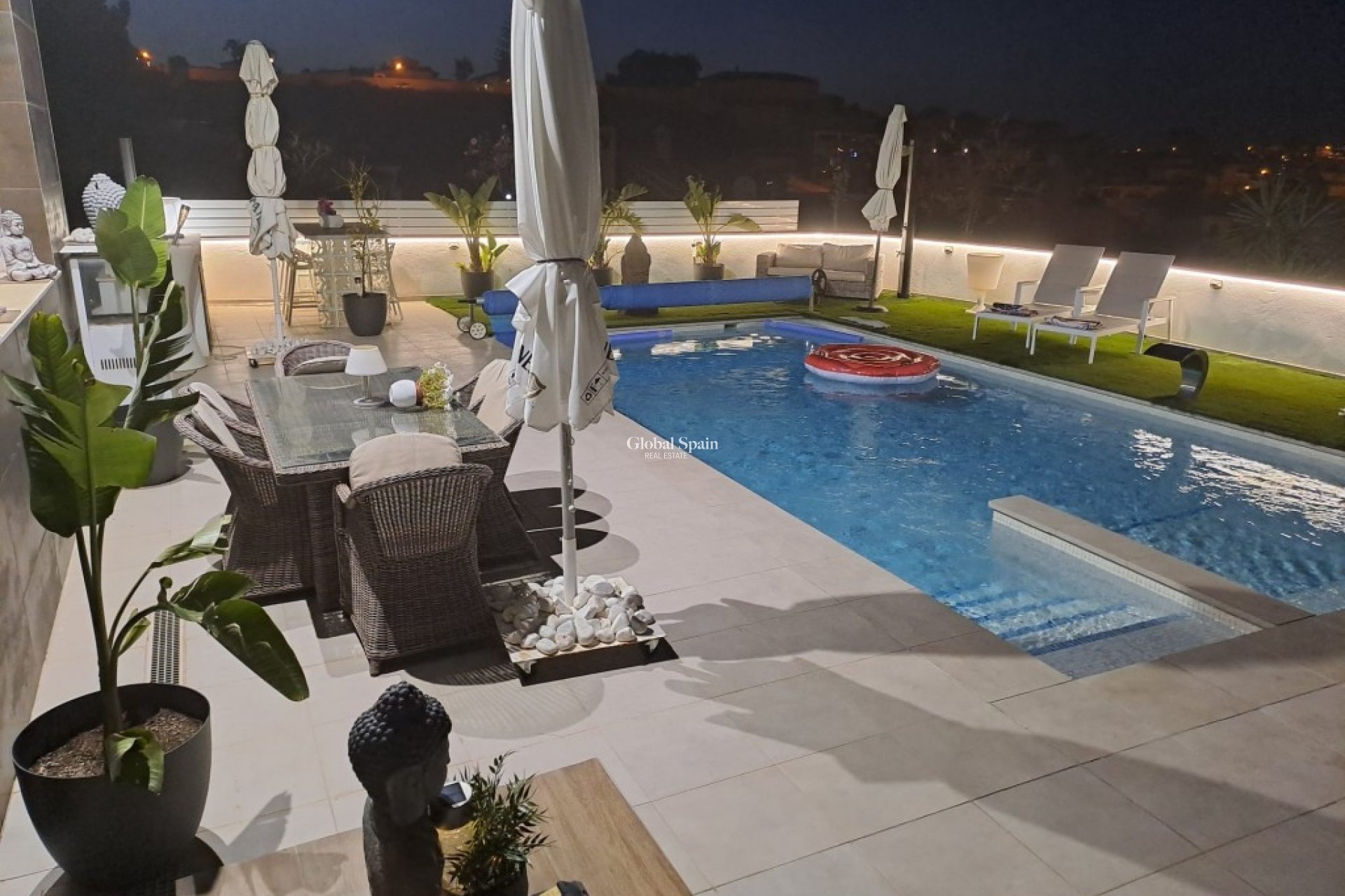 Wederverkoop - VILLA -
CIUDAD QUESADA
