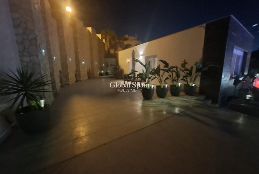 Wederverkoop - VILLA -
CIUDAD QUESADA