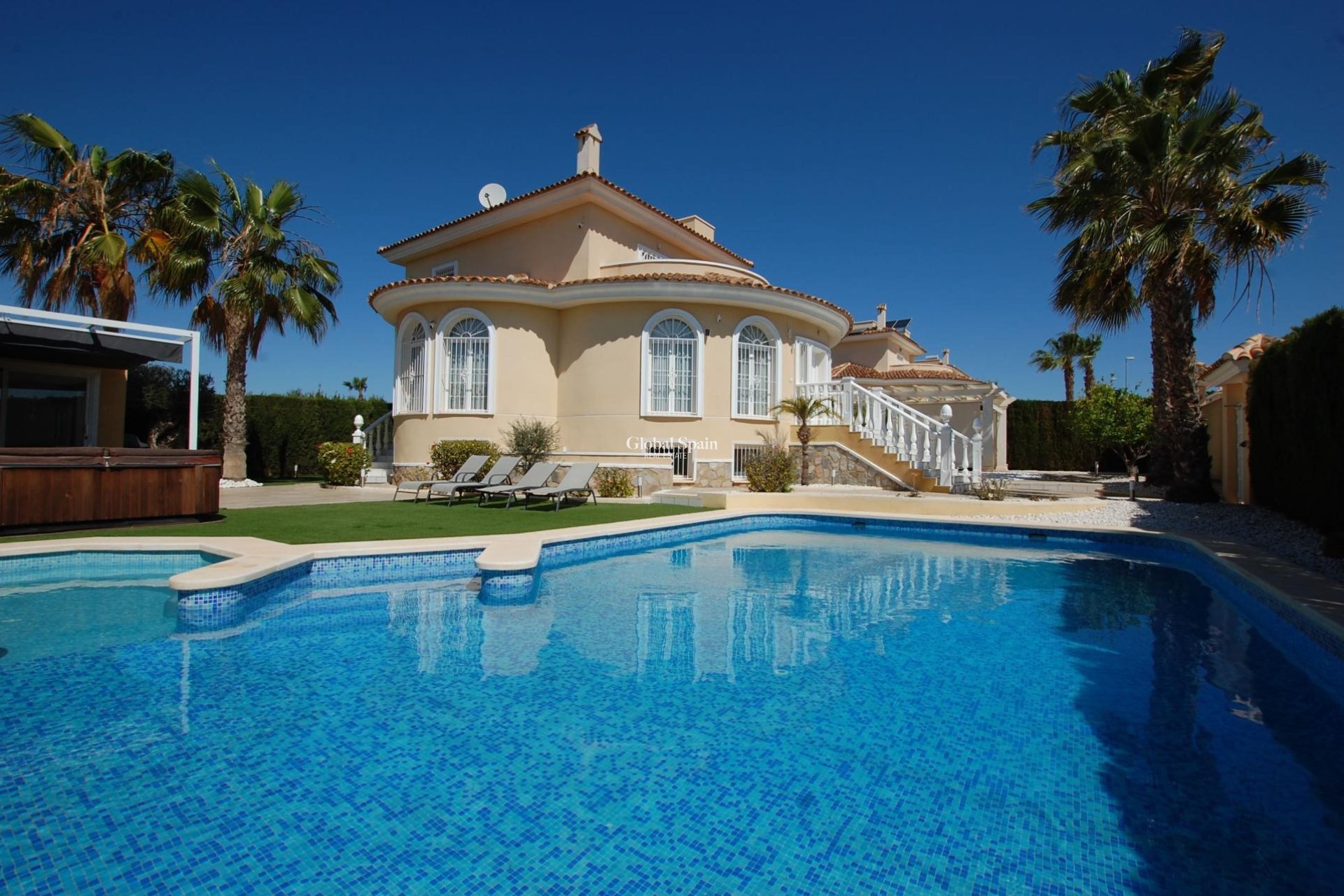 Wederverkoop - VILLA -
CIUDAD QUESADA