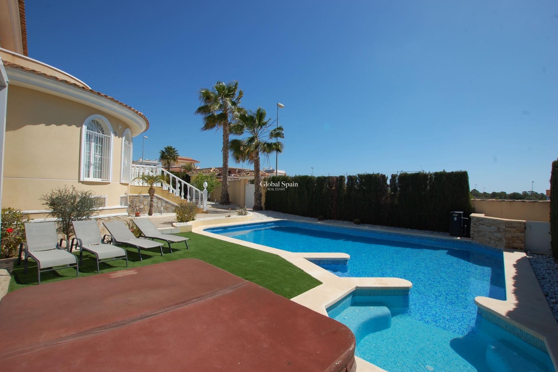 Wederverkoop - VILLA -
CIUDAD QUESADA