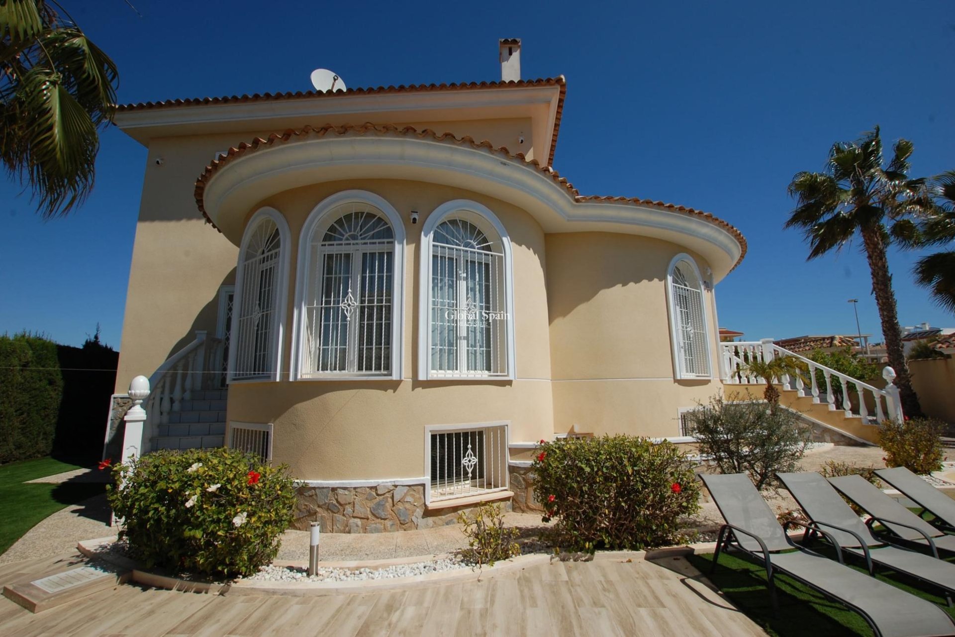 Wederverkoop - VILLA -
CIUDAD QUESADA