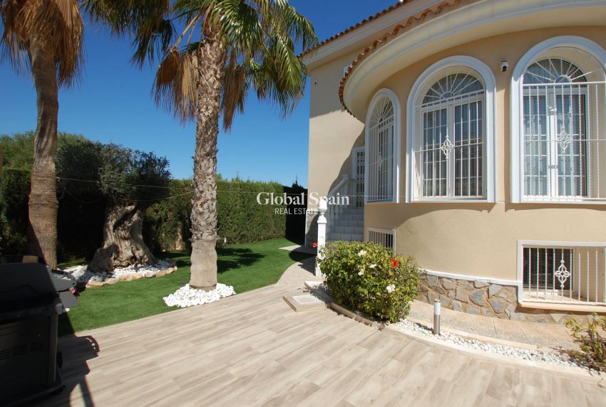 Wederverkoop - VILLA -
CIUDAD QUESADA