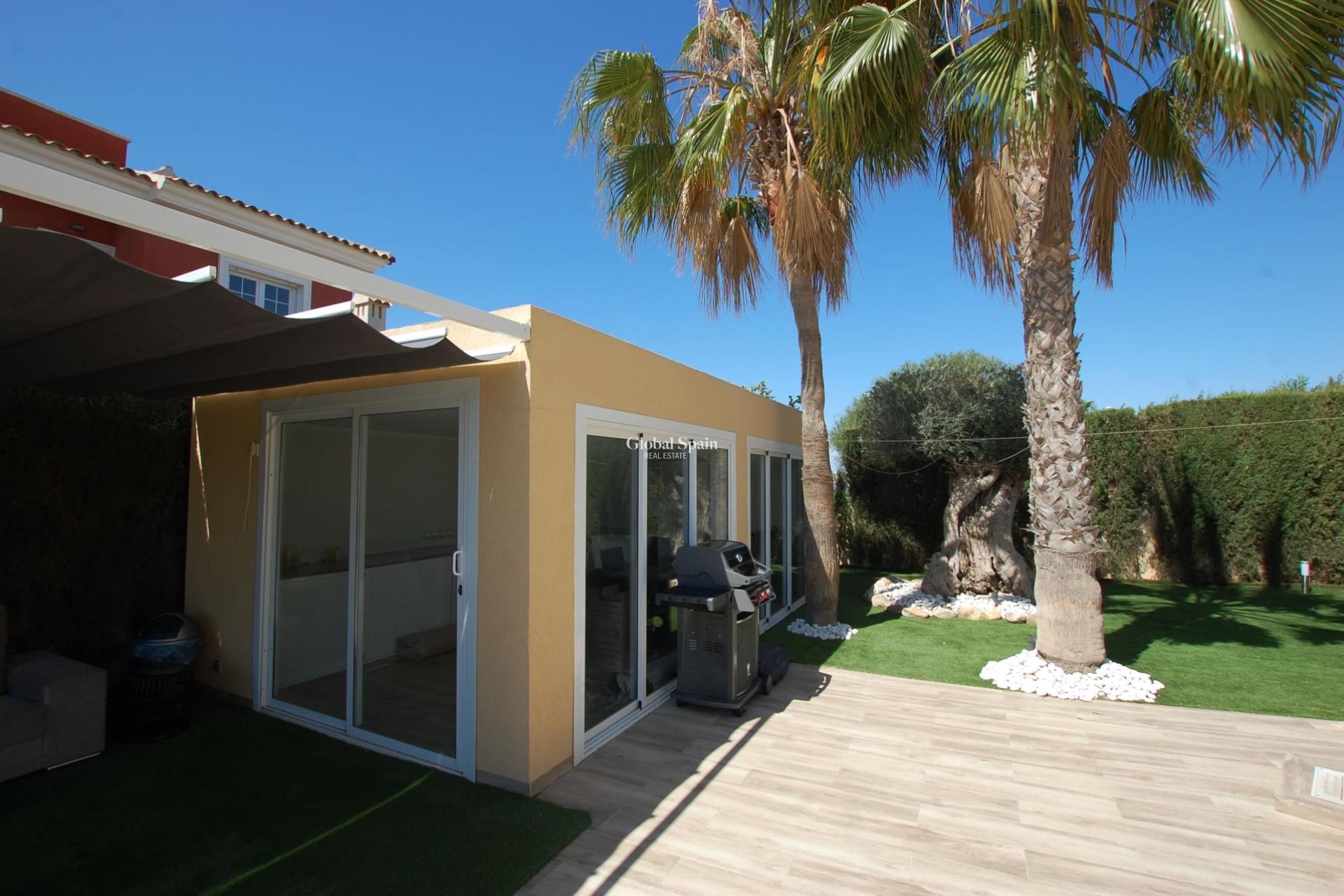 Wederverkoop - VILLA -
CIUDAD QUESADA