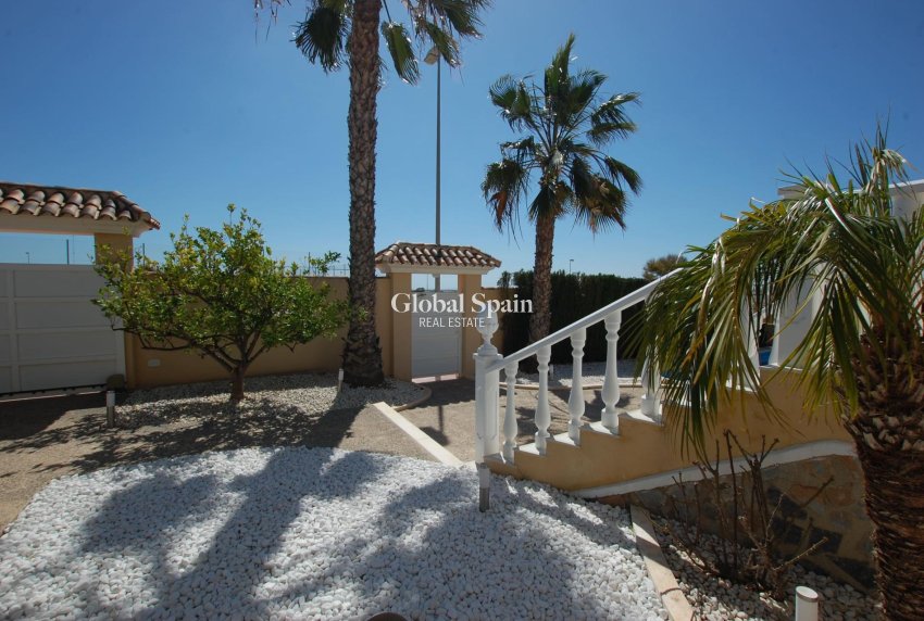 Wederverkoop - VILLA -
CIUDAD QUESADA