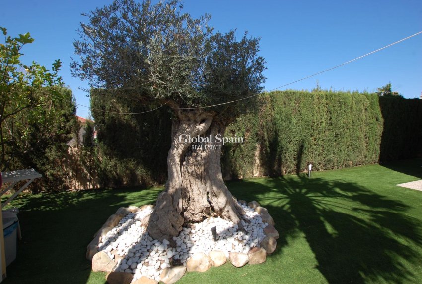Wederverkoop - VILLA -
CIUDAD QUESADA