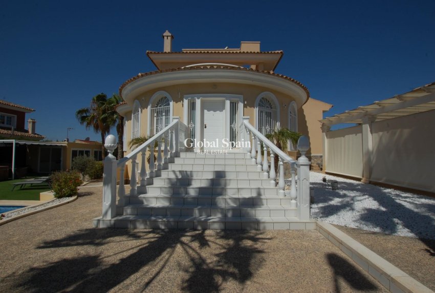 Wederverkoop - VILLA -
CIUDAD QUESADA