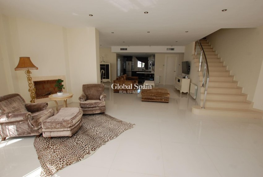 Wederverkoop - VILLA -
CIUDAD QUESADA