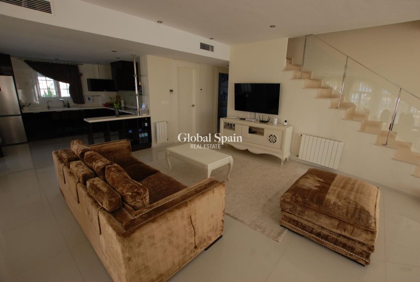 Wederverkoop - VILLA -
CIUDAD QUESADA