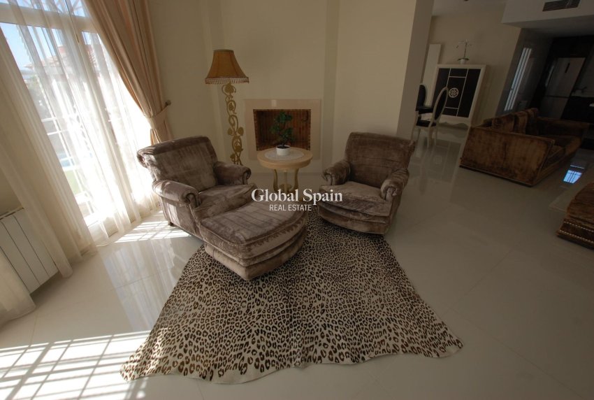 Wederverkoop - VILLA -
CIUDAD QUESADA