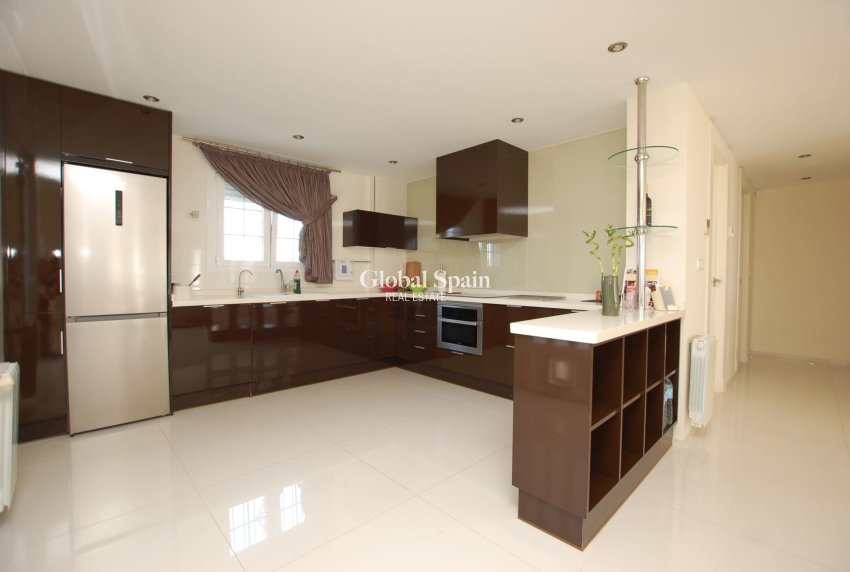 Wederverkoop - VILLA -
CIUDAD QUESADA