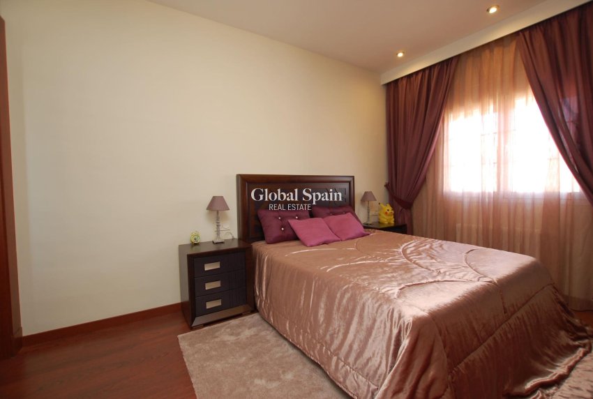 Wederverkoop - VILLA -
CIUDAD QUESADA