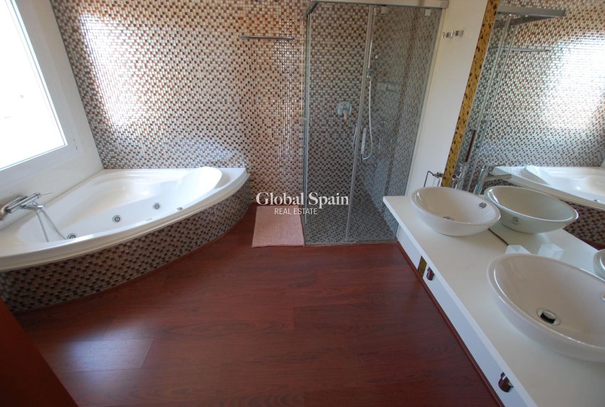 Wederverkoop - VILLA -
CIUDAD QUESADA