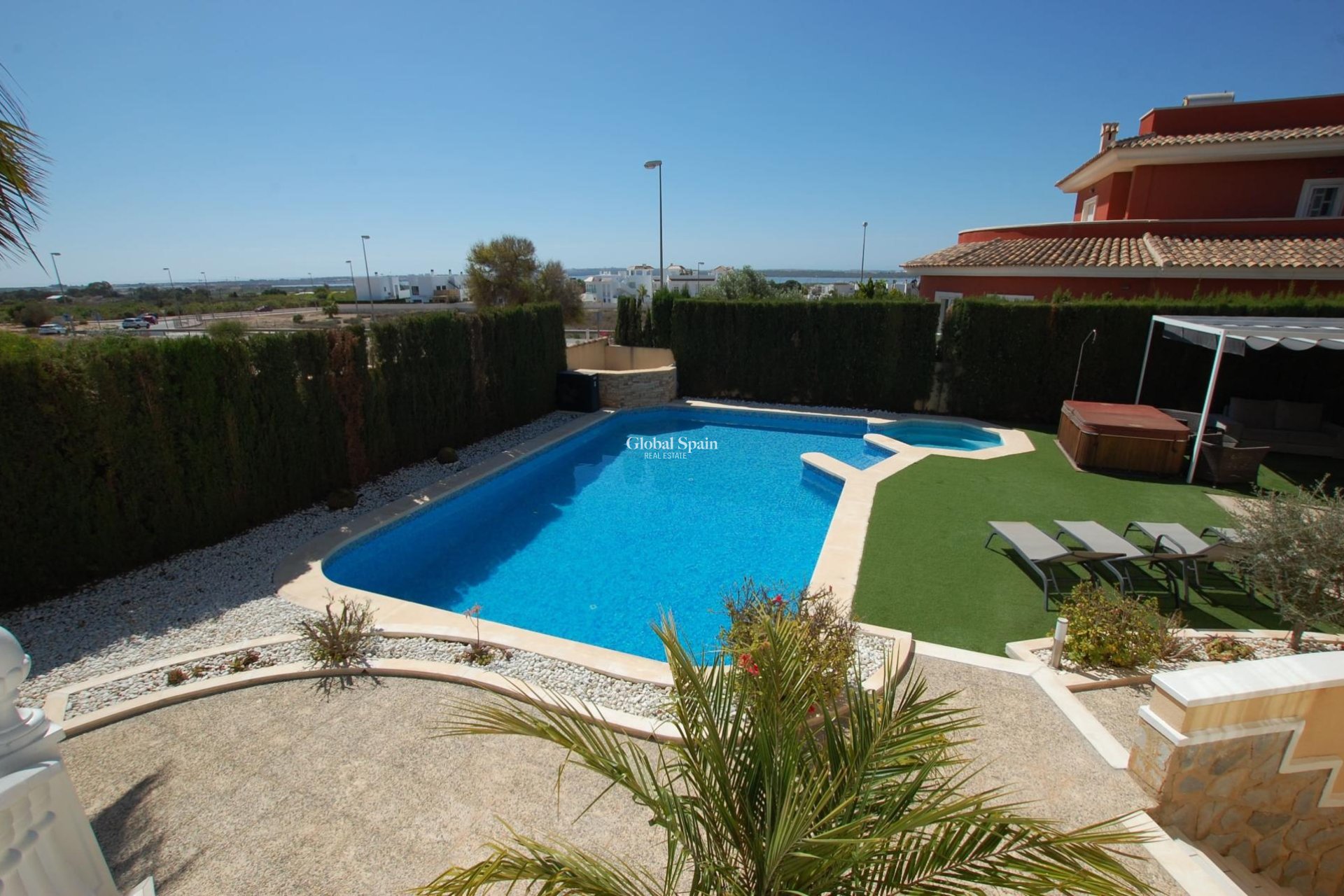 Wederverkoop - VILLA -
CIUDAD QUESADA