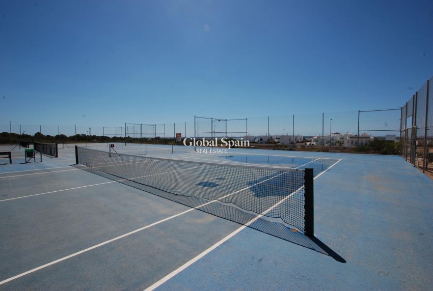 Wederverkoop - VILLA -
CIUDAD QUESADA