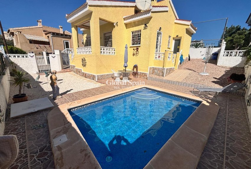 Wederverkoop - VILLA -
CIUDAD QUESADA