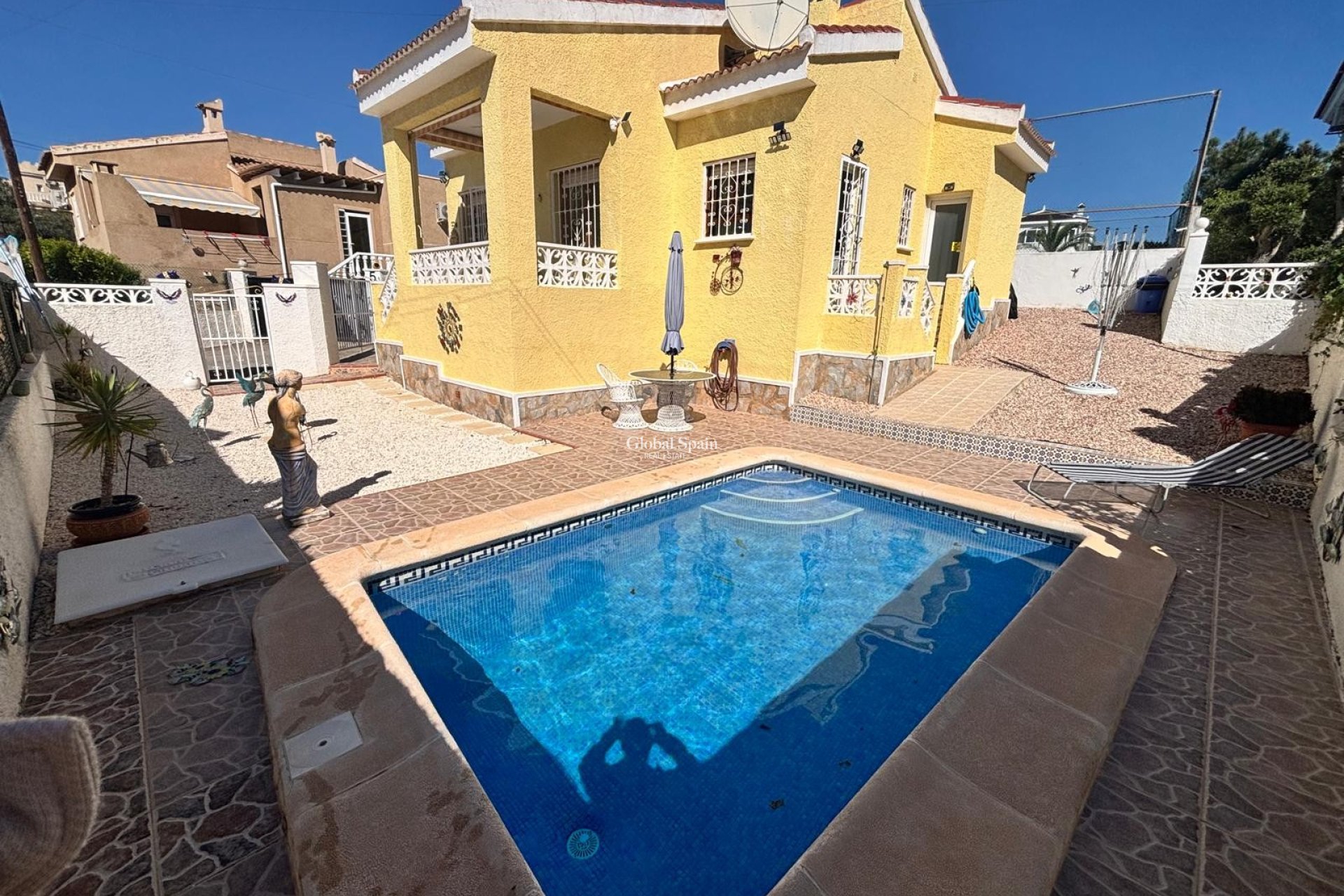 Wederverkoop - VILLA -
CIUDAD QUESADA