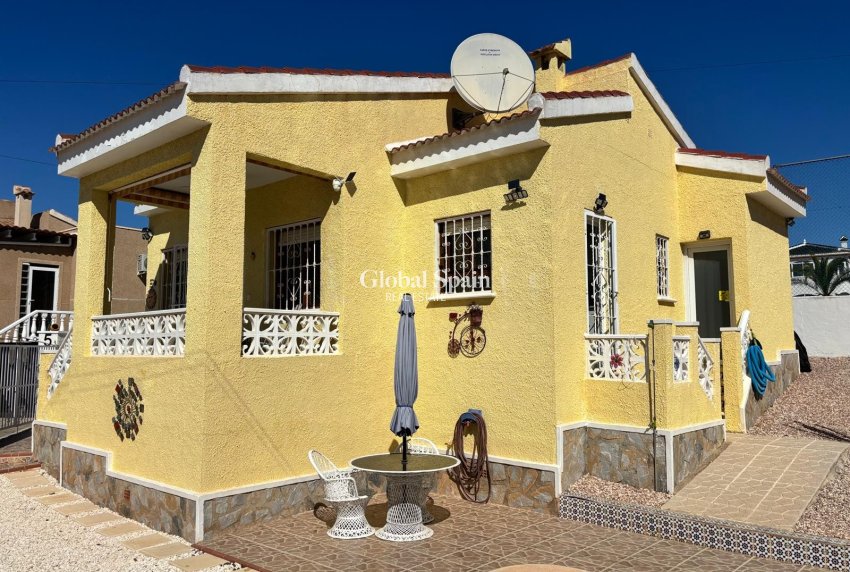 Wederverkoop - VILLA -
CIUDAD QUESADA