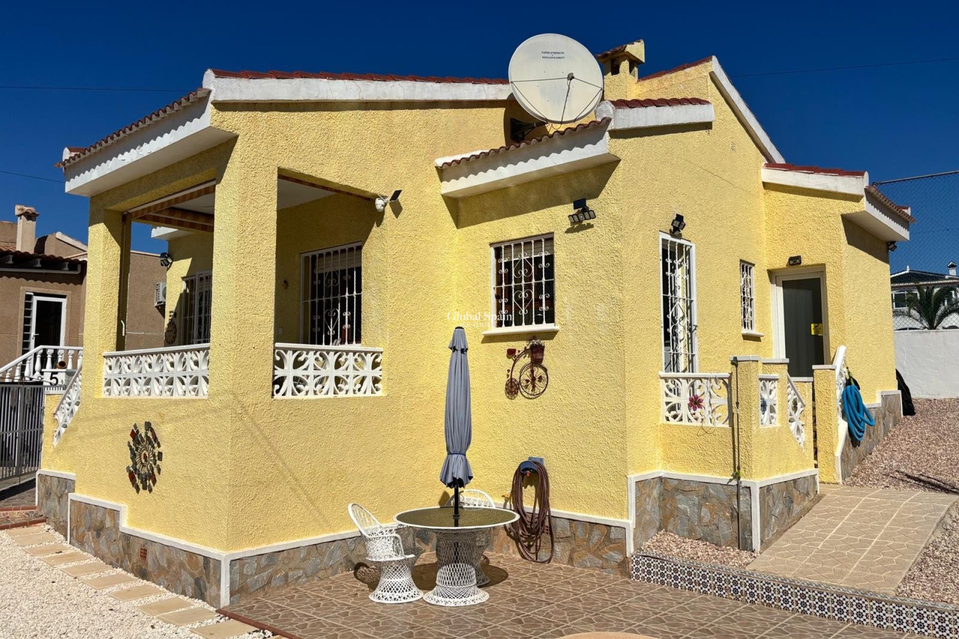 Wederverkoop - VILLA -
CIUDAD QUESADA