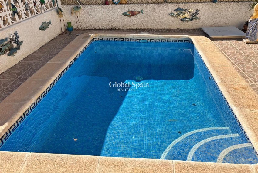 Wederverkoop - VILLA -
CIUDAD QUESADA