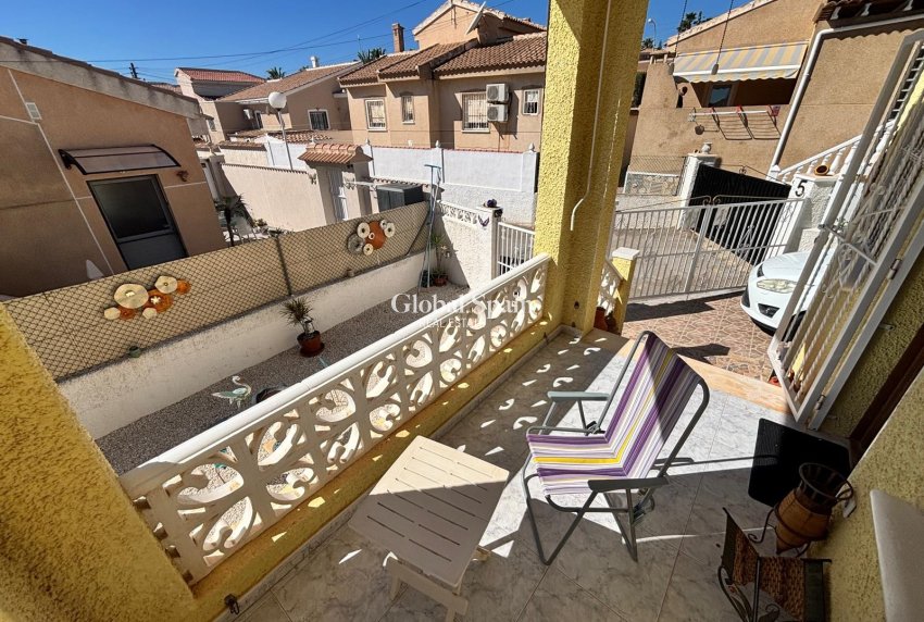 Wederverkoop - VILLA -
CIUDAD QUESADA