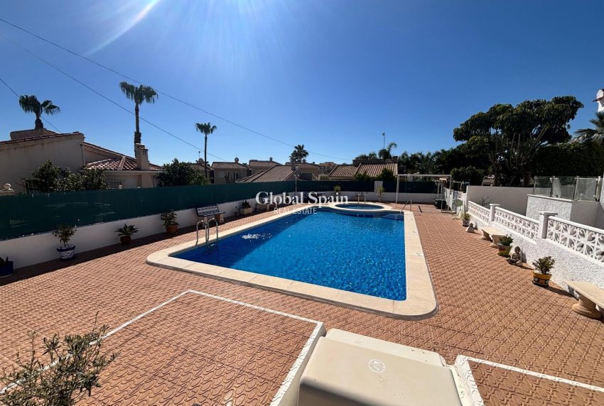 Wederverkoop - VILLA -
CIUDAD QUESADA