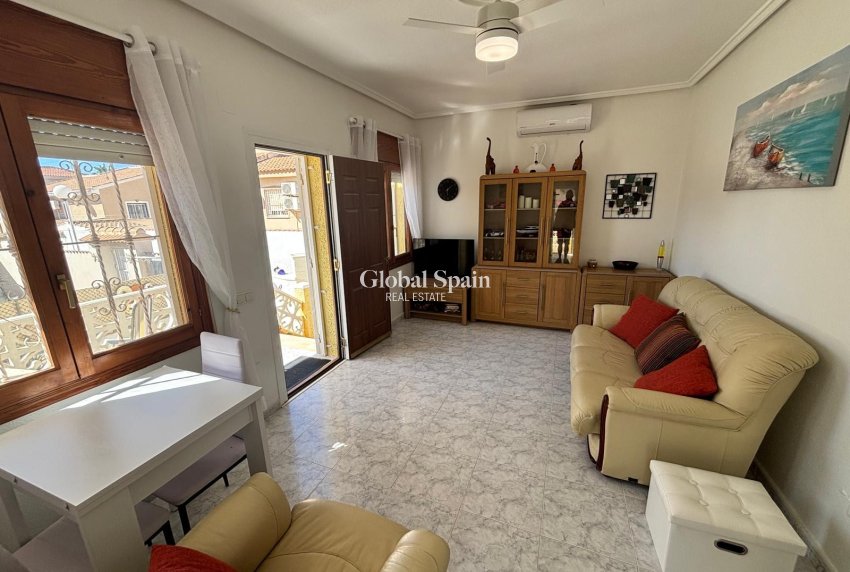 Wederverkoop - VILLA -
CIUDAD QUESADA