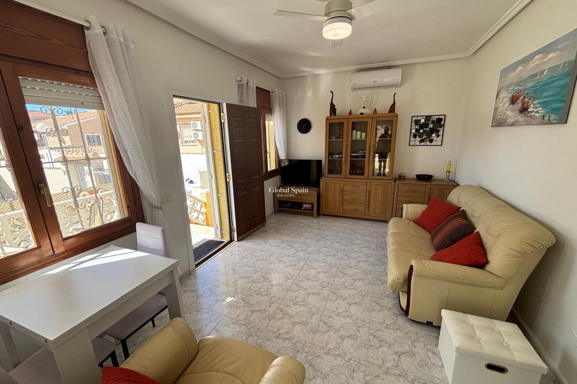 Wederverkoop - VILLA -
CIUDAD QUESADA