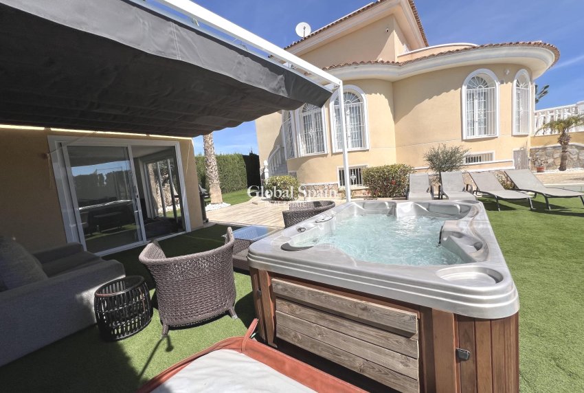 Wederverkoop - VILLA -
CIUDAD QUESADA