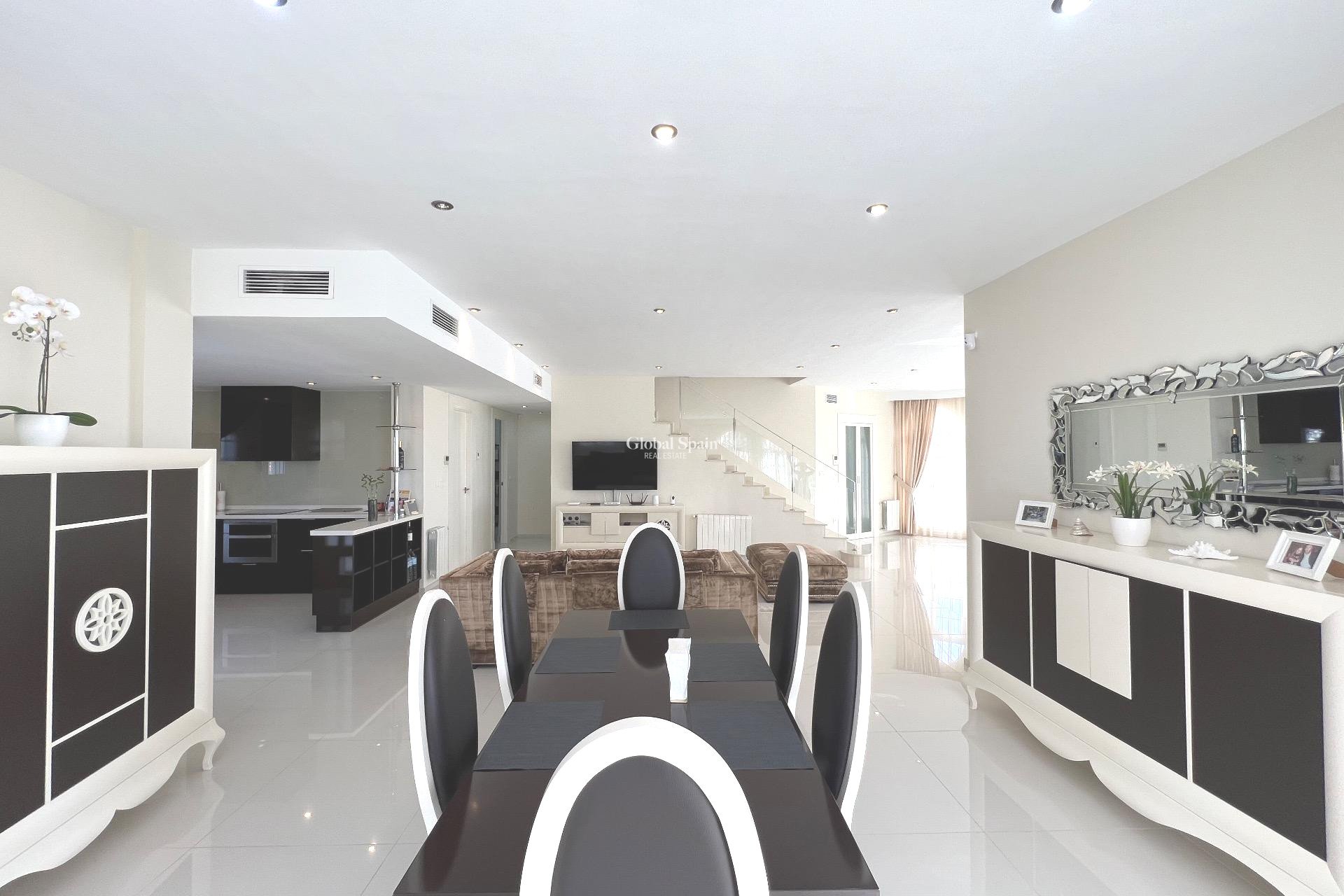 Wederverkoop - VILLA -
CIUDAD QUESADA