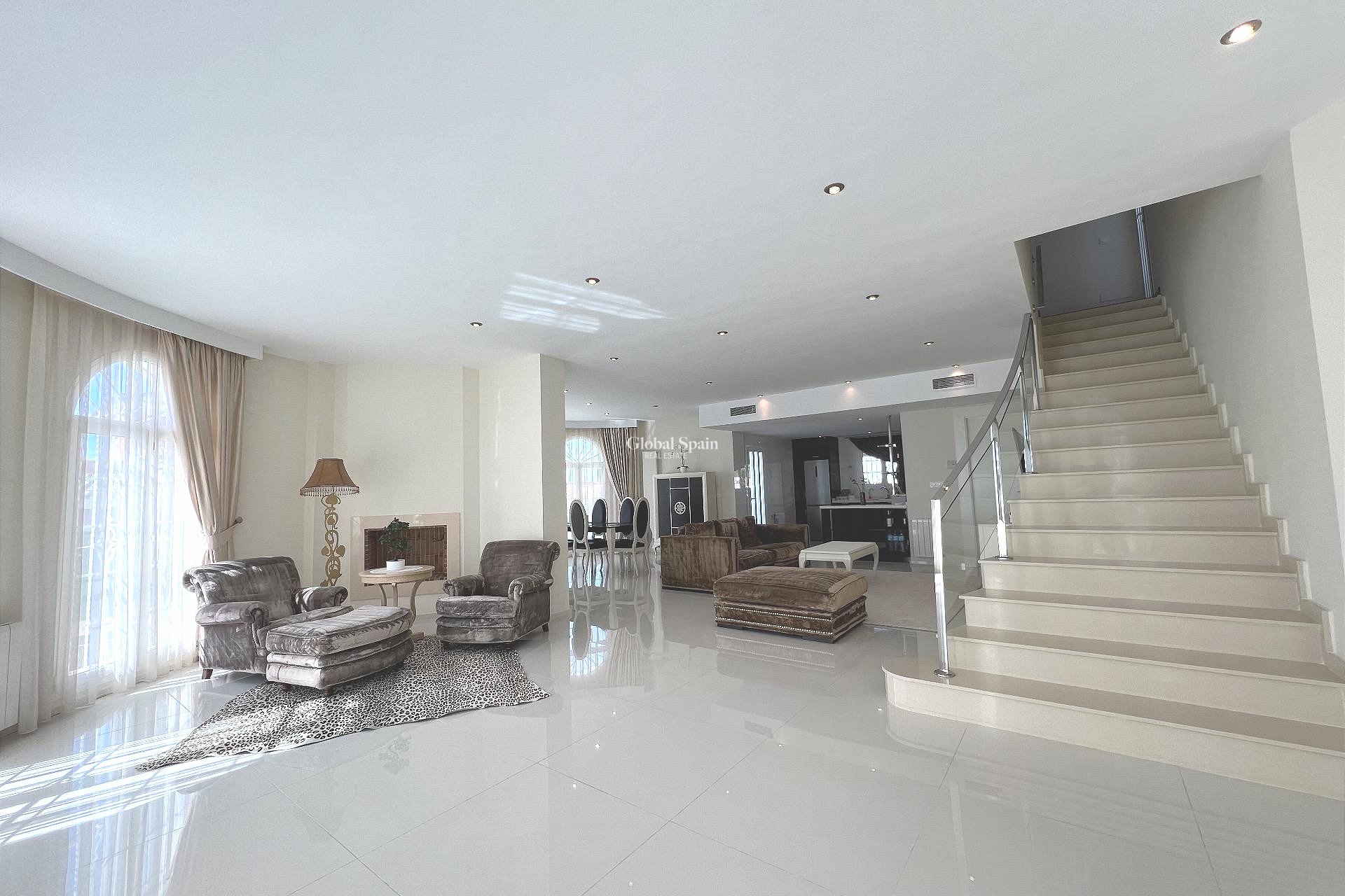 Wederverkoop - VILLA -
CIUDAD QUESADA