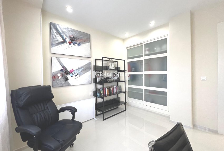 Wederverkoop - VILLA -
CIUDAD QUESADA