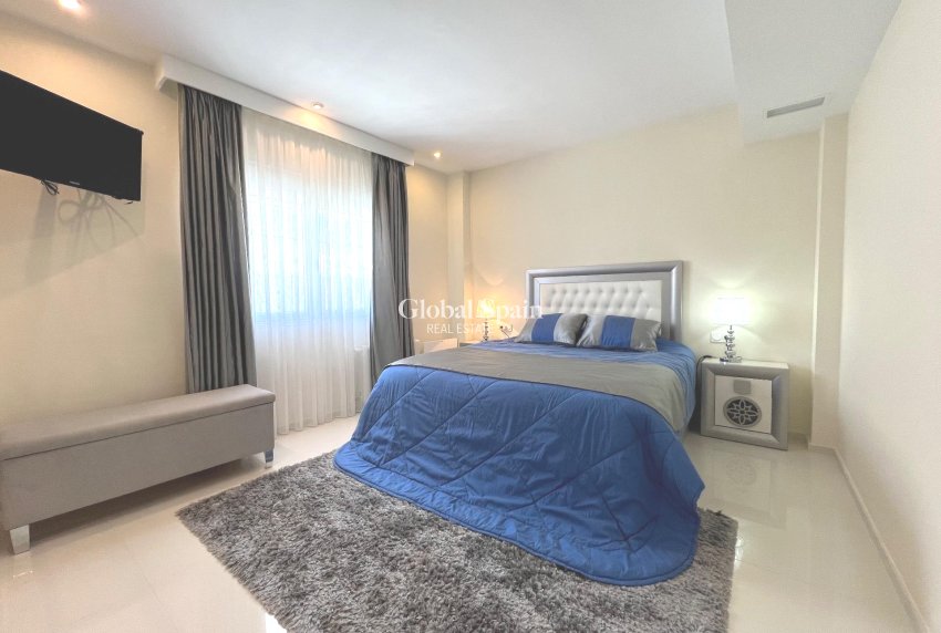 Wederverkoop - VILLA -
CIUDAD QUESADA