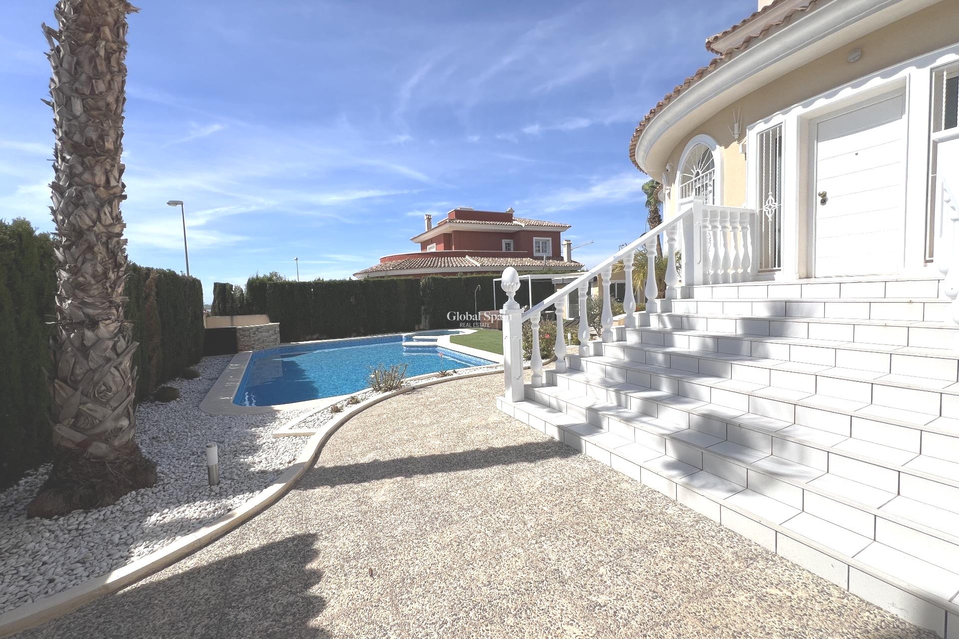 Wederverkoop - VILLA -
CIUDAD QUESADA