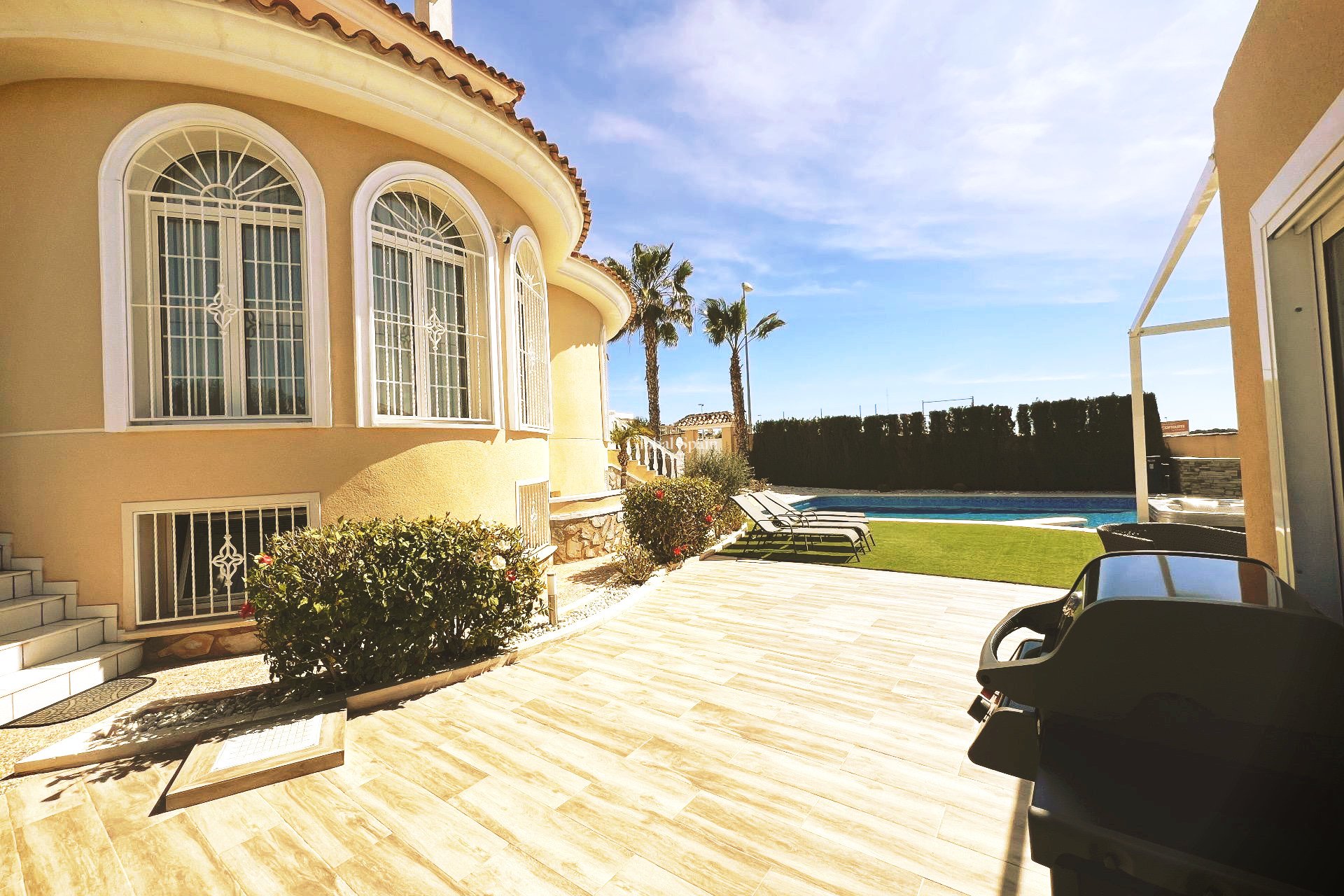Wederverkoop - VILLA -
CIUDAD QUESADA