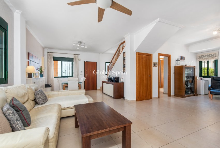 Wederverkoop - VILLA -
CIUDAD QUESADA