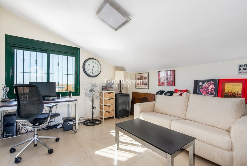 Wederverkoop - VILLA -
CIUDAD QUESADA