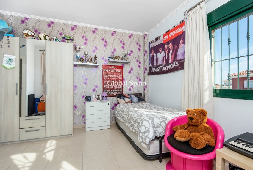 Wederverkoop - VILLA -
CIUDAD QUESADA